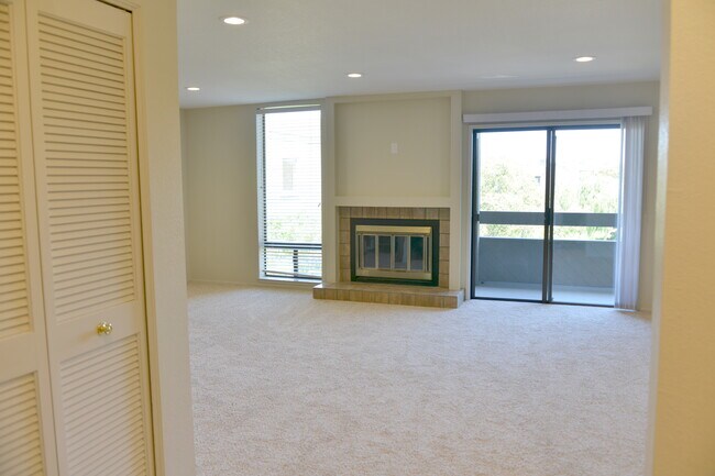 Foto del edificio - 815 Sea Spray Ln