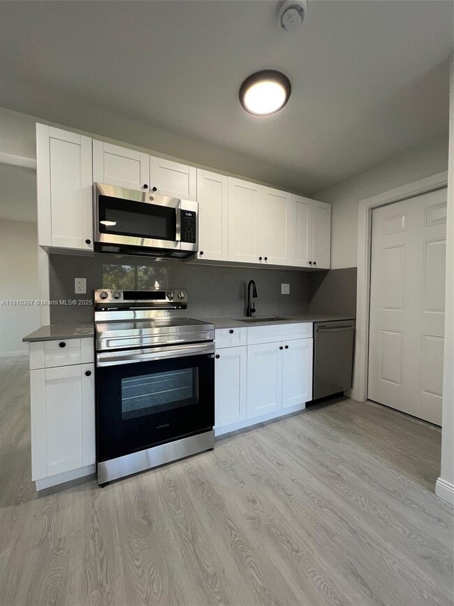 Foto del edificio - 1831 NE 56th St