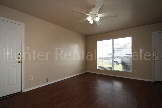 Foto del edificio - Spacious Three-Bedroom!