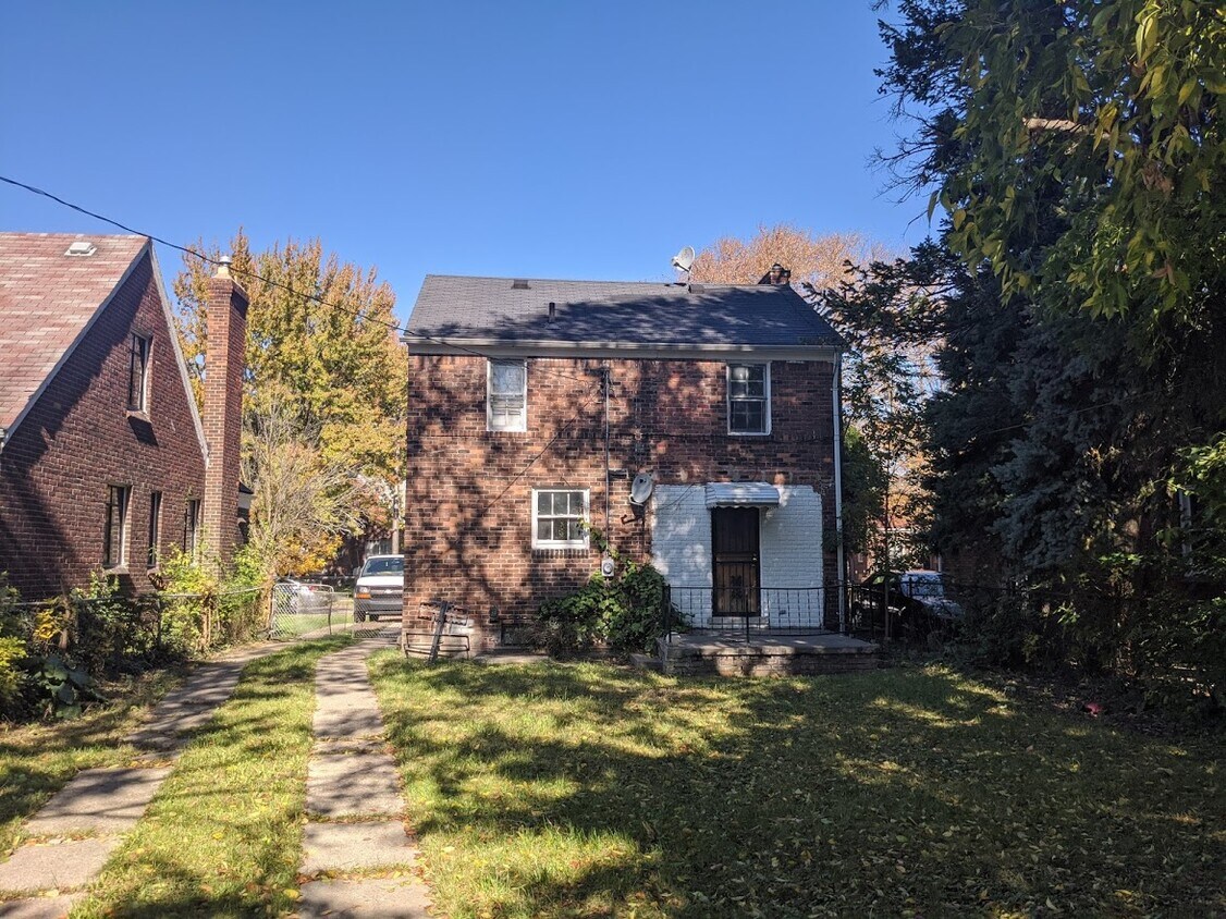Building Photo - 14260 Rosemary St