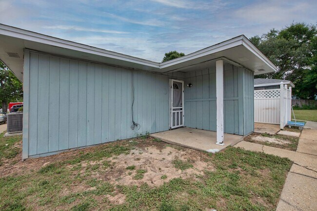 Foto del edificio - 3353 Green Briar Cir