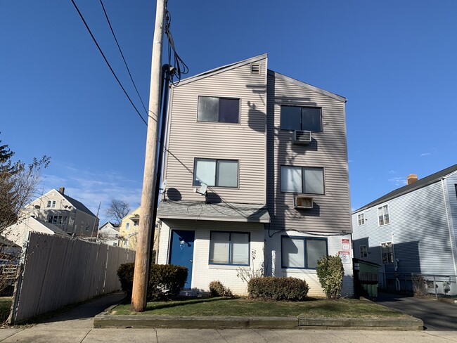 Foto del edificio - 82 Lincoln Ave