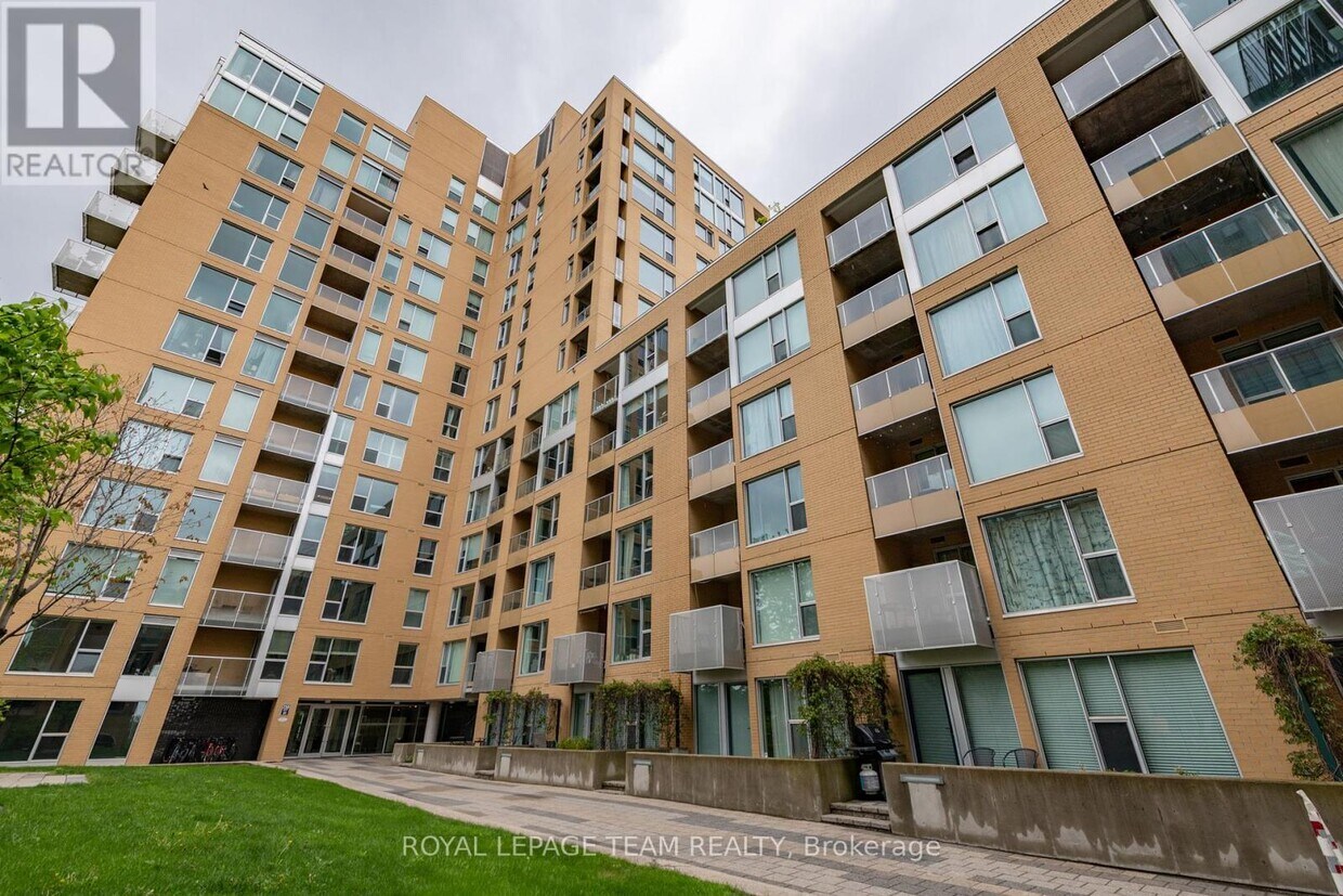 Photo principale - 250-250 Lett St