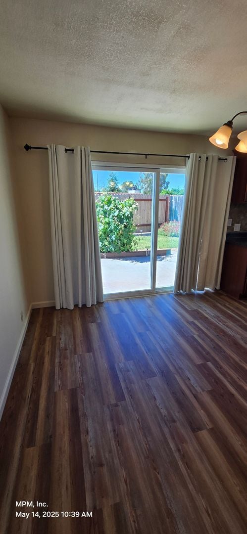 Foto del edificio - 4 Bedroom 2 bath home with 2 car garage, y...