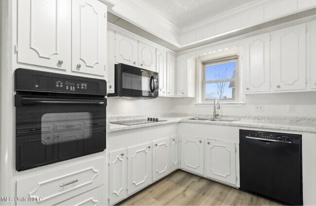 Foto del edificio - 5110 Rivermont Dr