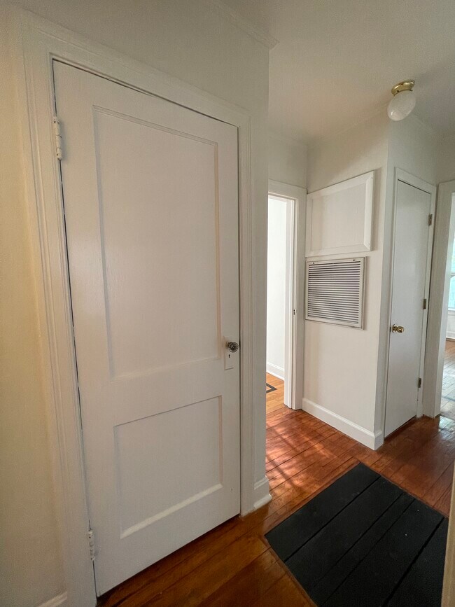 Building Photo - Appleton Home