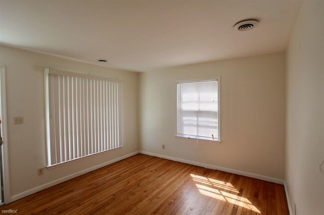 Building Photo - 2 br, 1 bath House - 7233 Theut Ave