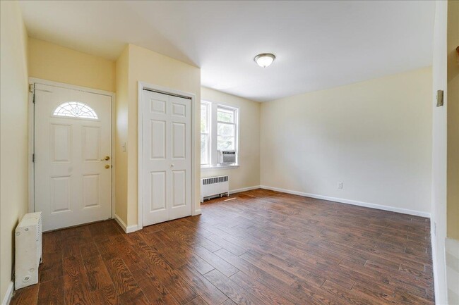 Building Photo - 4 Rademan Pl