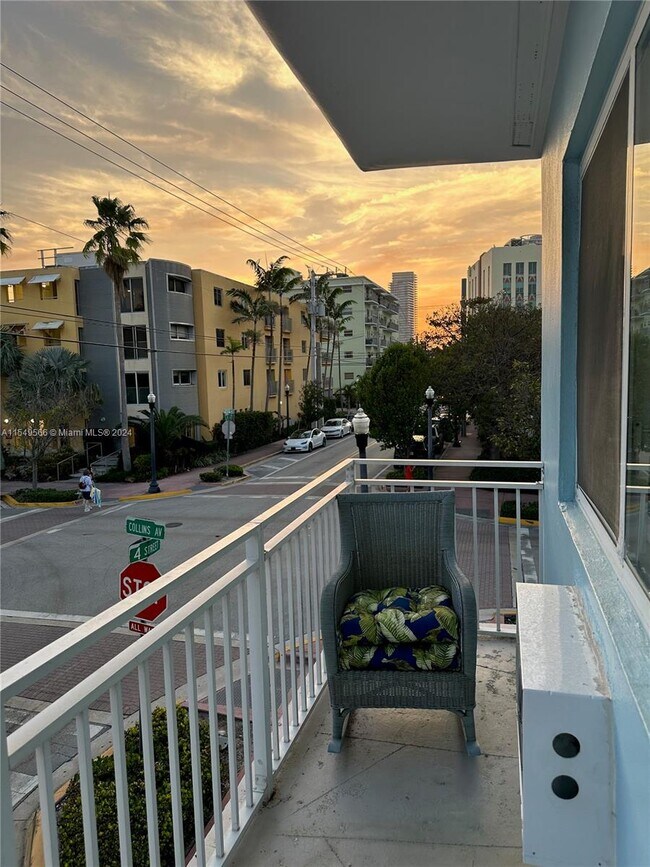 Building Photo - 401 Collins Ave