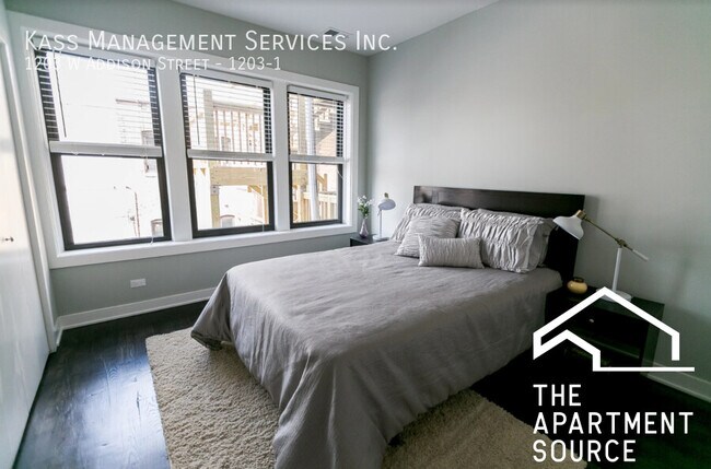 Foto del edificio - 1203 W Addison St
