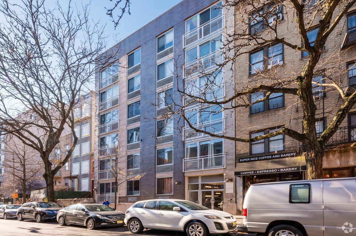 Fotografía del edificio - 160 E 117th St