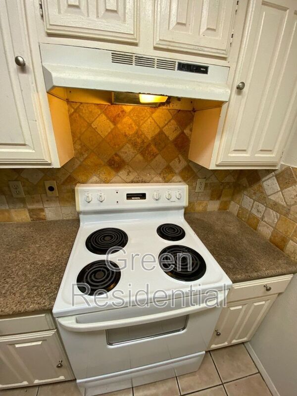 Foto del edificio - 2110 Wilcrest Dr