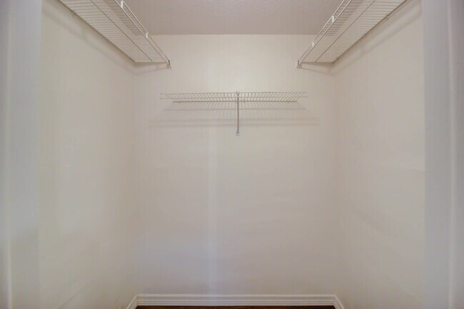 Foto del edificio - 7135 Brentwood Dr