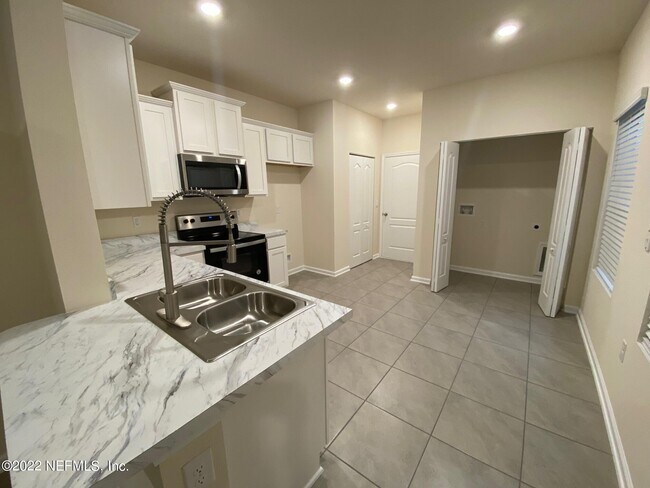 Foto del edificio - 9578 Star Dr