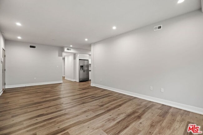 Building Photo - 838 N Hudson Ave