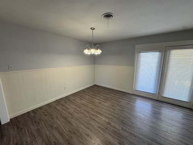 Building Photo - Stunning Like-New Home Located Near LCU!
