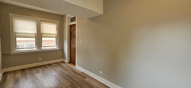 Building Photo - 3921 N Francisco Ave