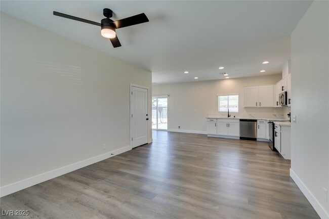 Building Photo - 1912 Carver Ave