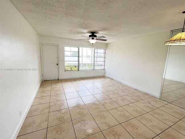 Foto del edificio - 16800 NE 15th Ave