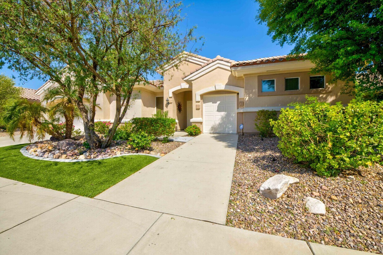 Primary Photo - 78652 Alliance Way