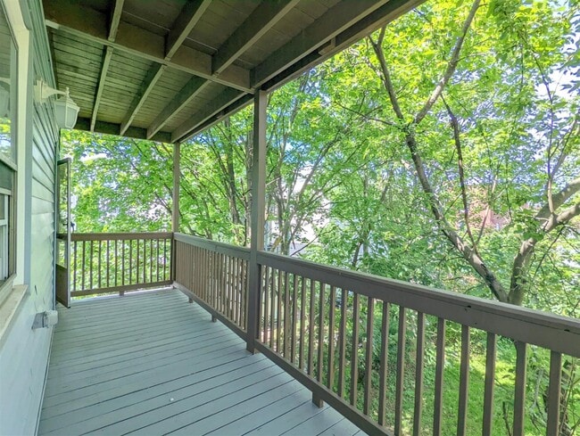 Building Photo - 10 Lowell Cir