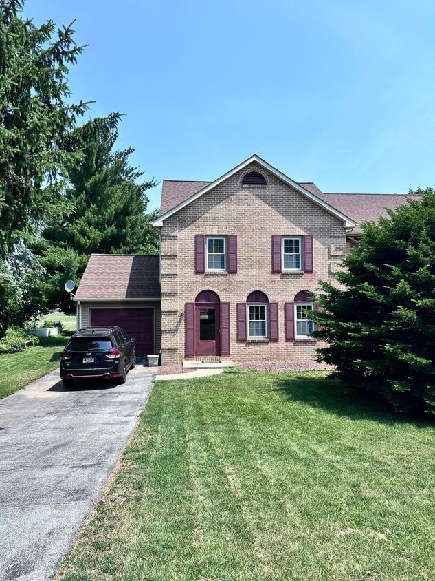 Foto principal - Charming 3 Bedroom Home in East Petersburg...