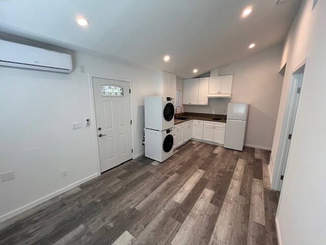 Foto del edificio - 22705 Burton St