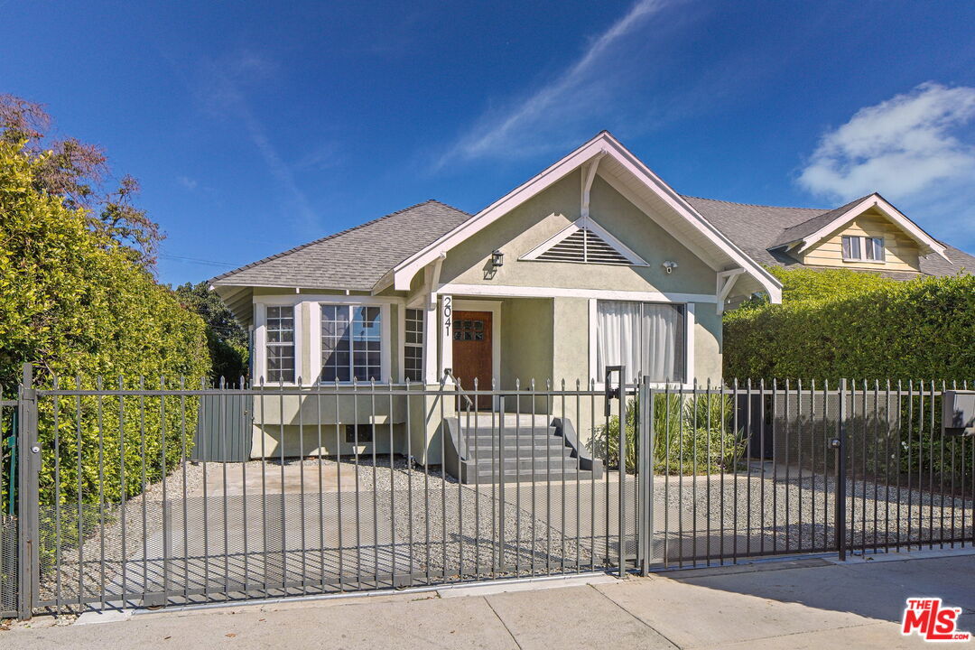 Foto principal - 2041 W 31st St