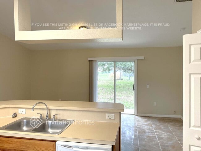 Foto del edificio - 627 Parakeet Ct