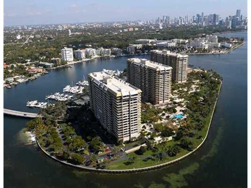 Foto principal - 2 Grove Isle Dr