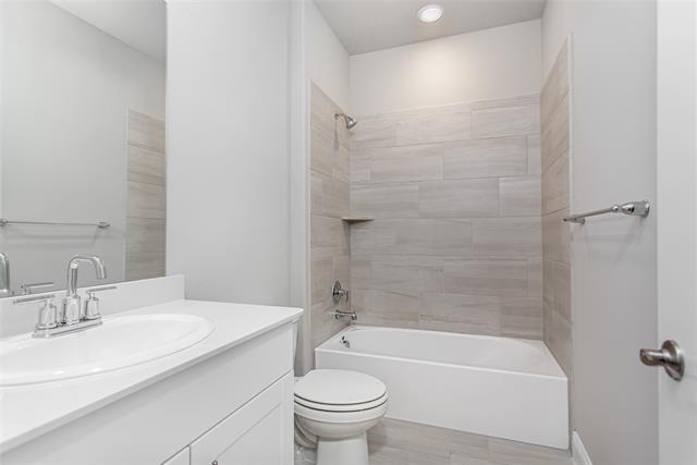 Building Photo - 913 Edgehurst Dr