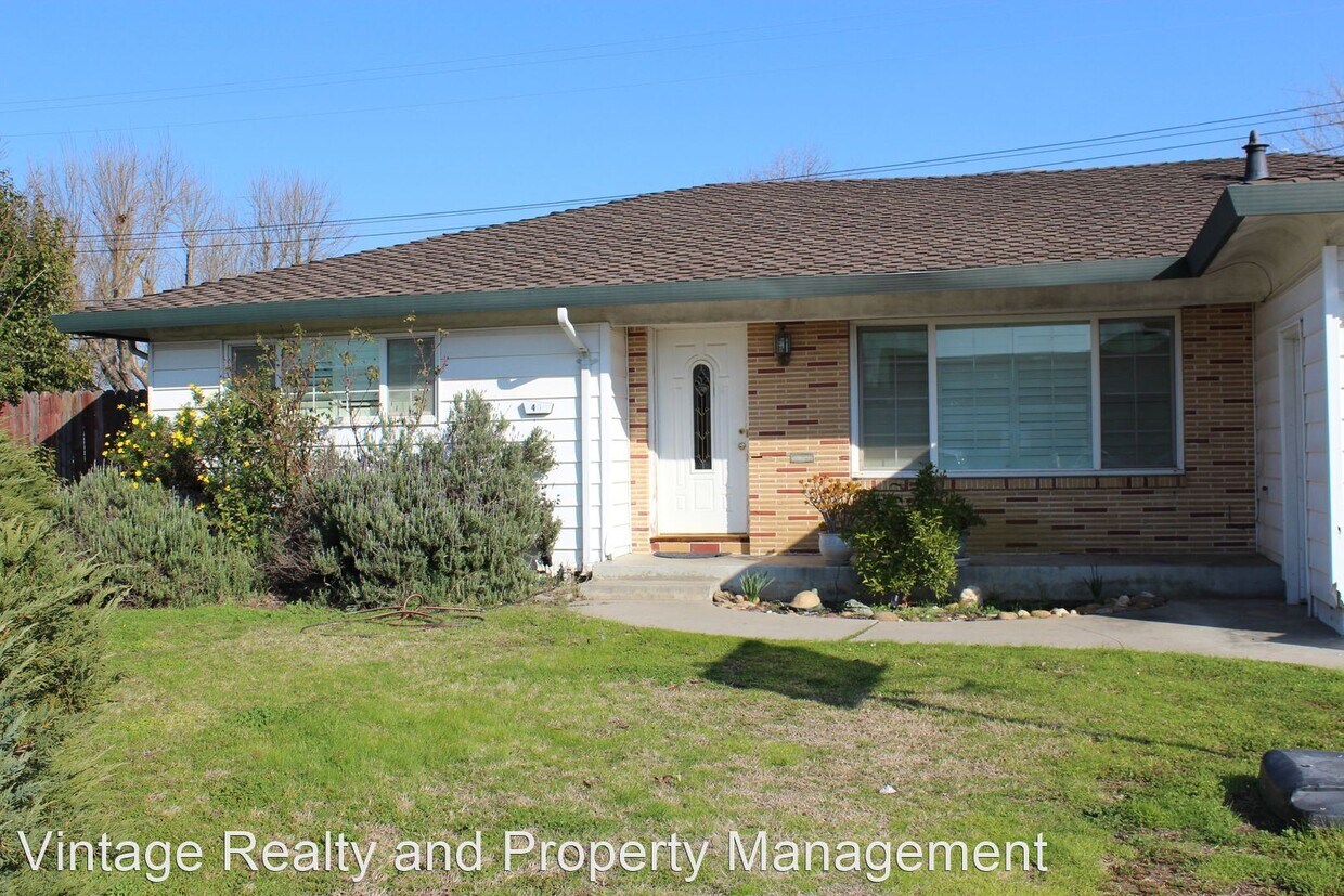 Primary Photo - 3 br, 1 bath House - 40 N. Loma Dr.