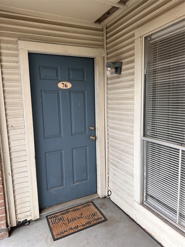 Building Photo - 3900 Woodchase Dr