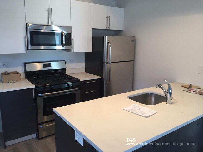 Building Photo - 2022 S Throop St