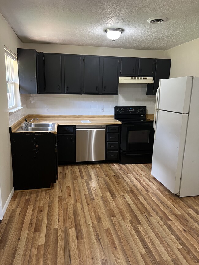 Building Photo - 4001 Island Home Pike