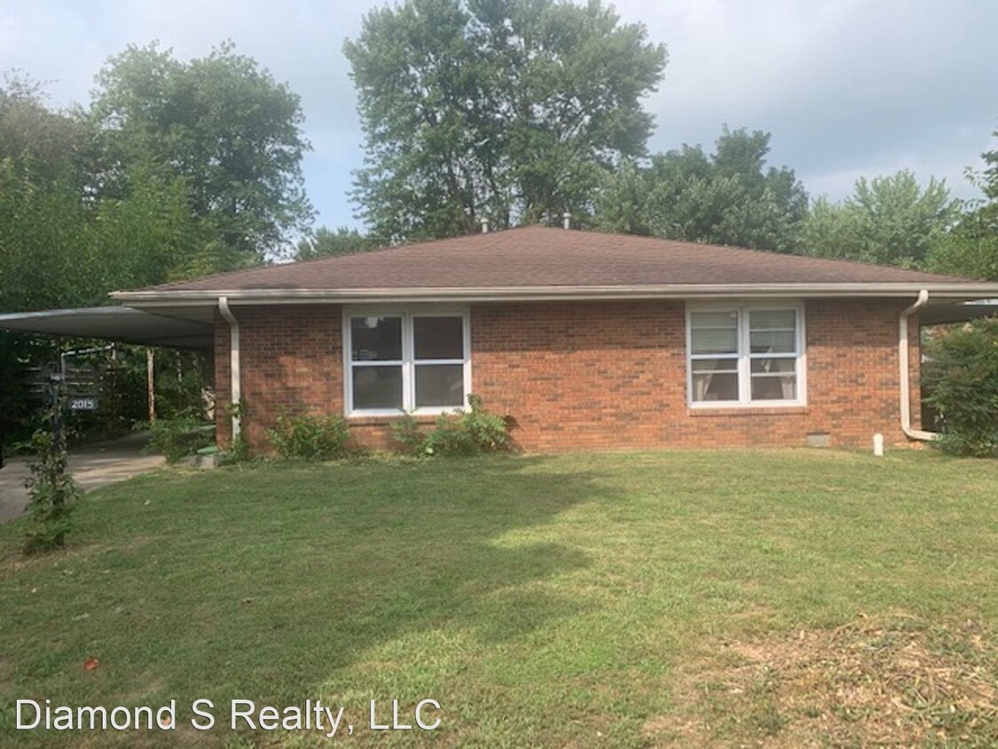 Primary Photo - 2 br, 1.5 bath House - 2015 East Page Street