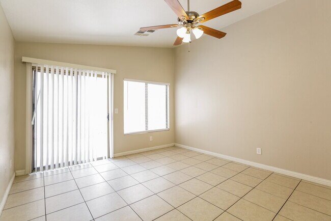 Foto del edificio - 6568 Duck Hill Springs Dr