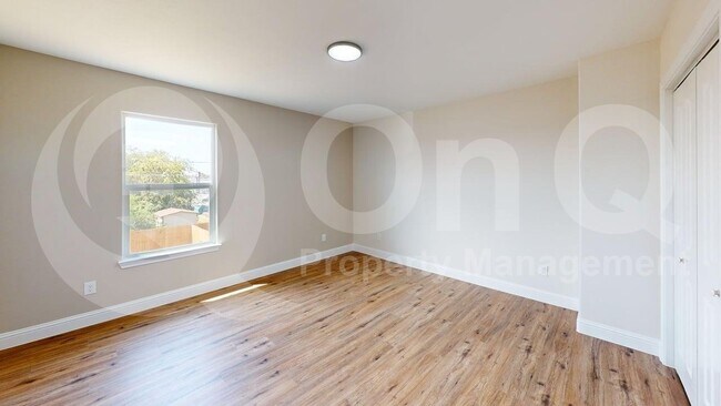 Foto del edificio - 8003 W Elizabeth Ln