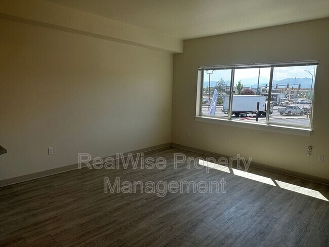 Building Photo - 1935 Table Rock Rd