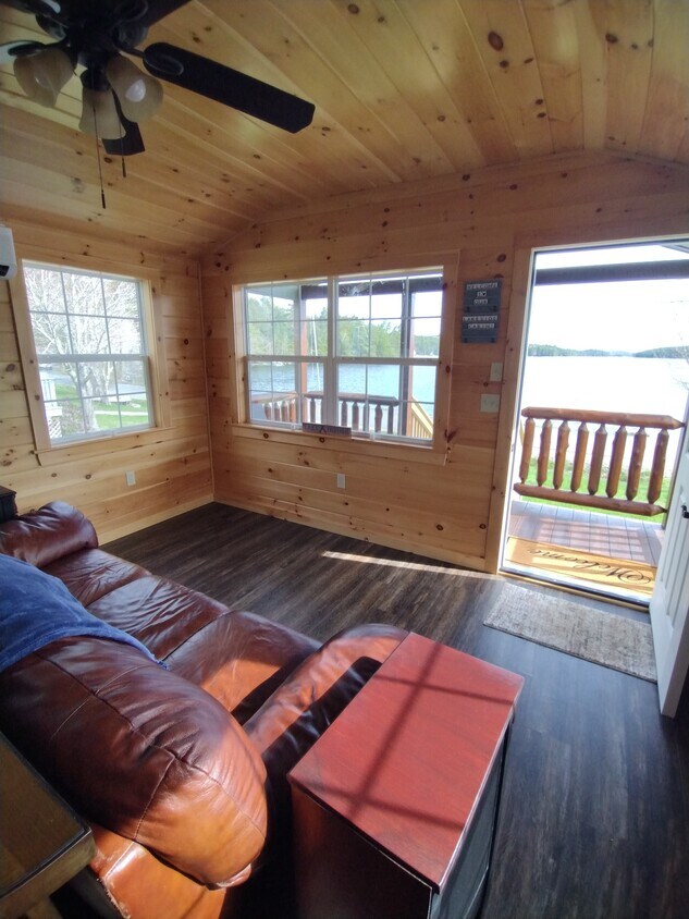 Foto principal - 360 Stickney Hill Rd