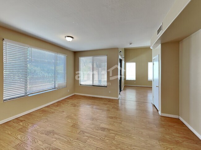 Foto del edificio - 9216 E Keats Ave