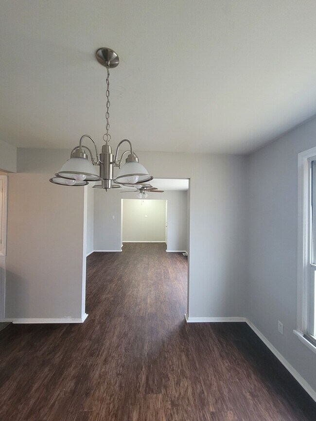 Building Photo - 5378 Stonehurst Dr Saint Louis, MO 63129