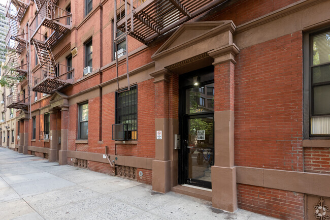 Building Photo - 247 E 39th St