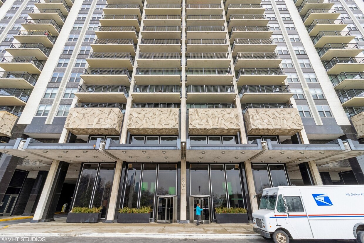 Primary Photo - 400 E Randolph St