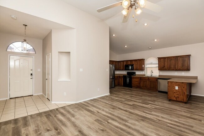 Building Photo - 3216 Florian Ln
