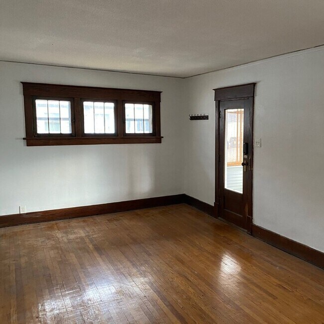 Building Photo - 2709 Linden St