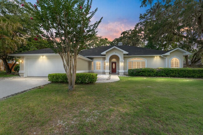 Building Photo - Large 4/3 Pool Home in Beautiful Broadmoor
