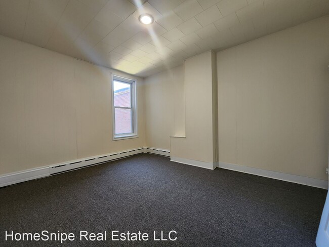 Building Photo - 3 br, 1.5 bath House - 1226 West Market St...