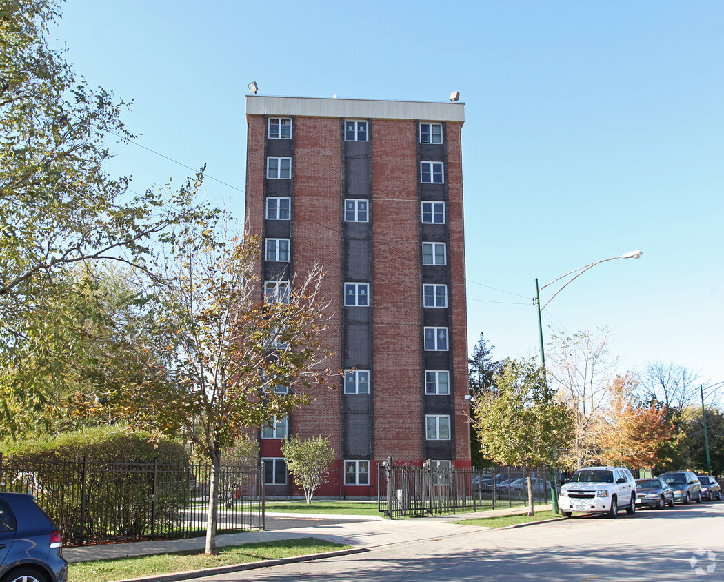 Foto del edificio - Las Americas Apartamentos (Racine Apartments)