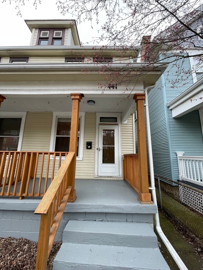 Foto del edificio - 411 E Whittier St